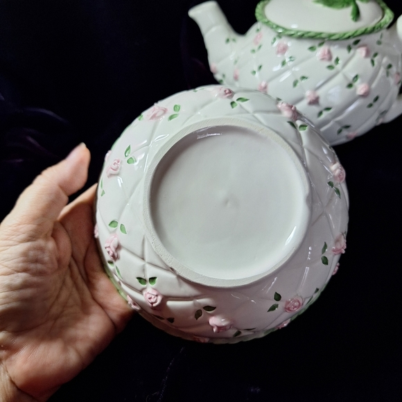 Teapot raised roses &bowl - Picture 11 of 13